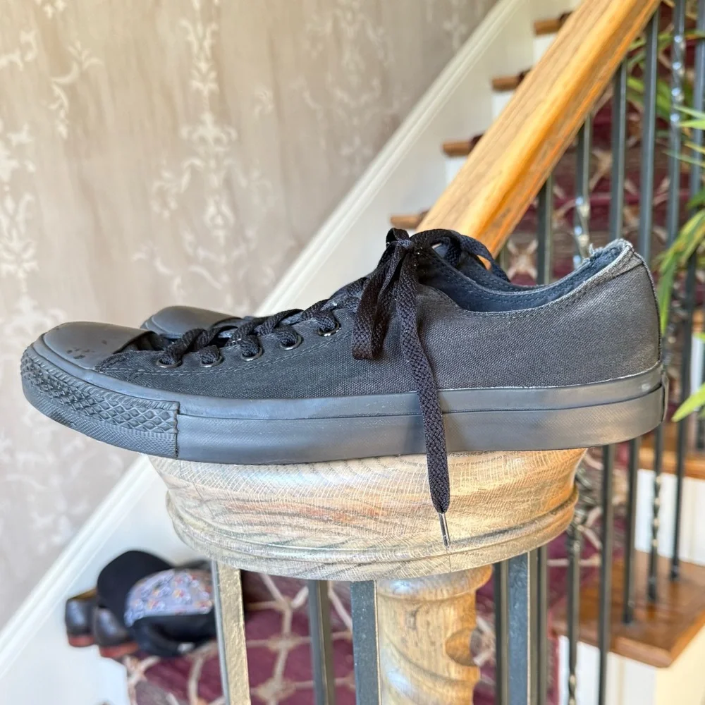 VANS men’s low rise, solid black sneaker size 11 good condition